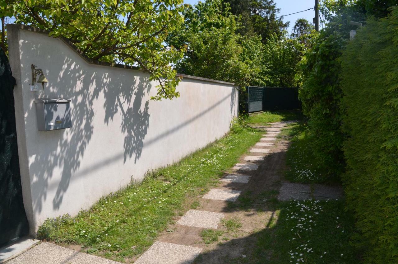 House At Lake "Alte Donau" In Viena Exterior foto